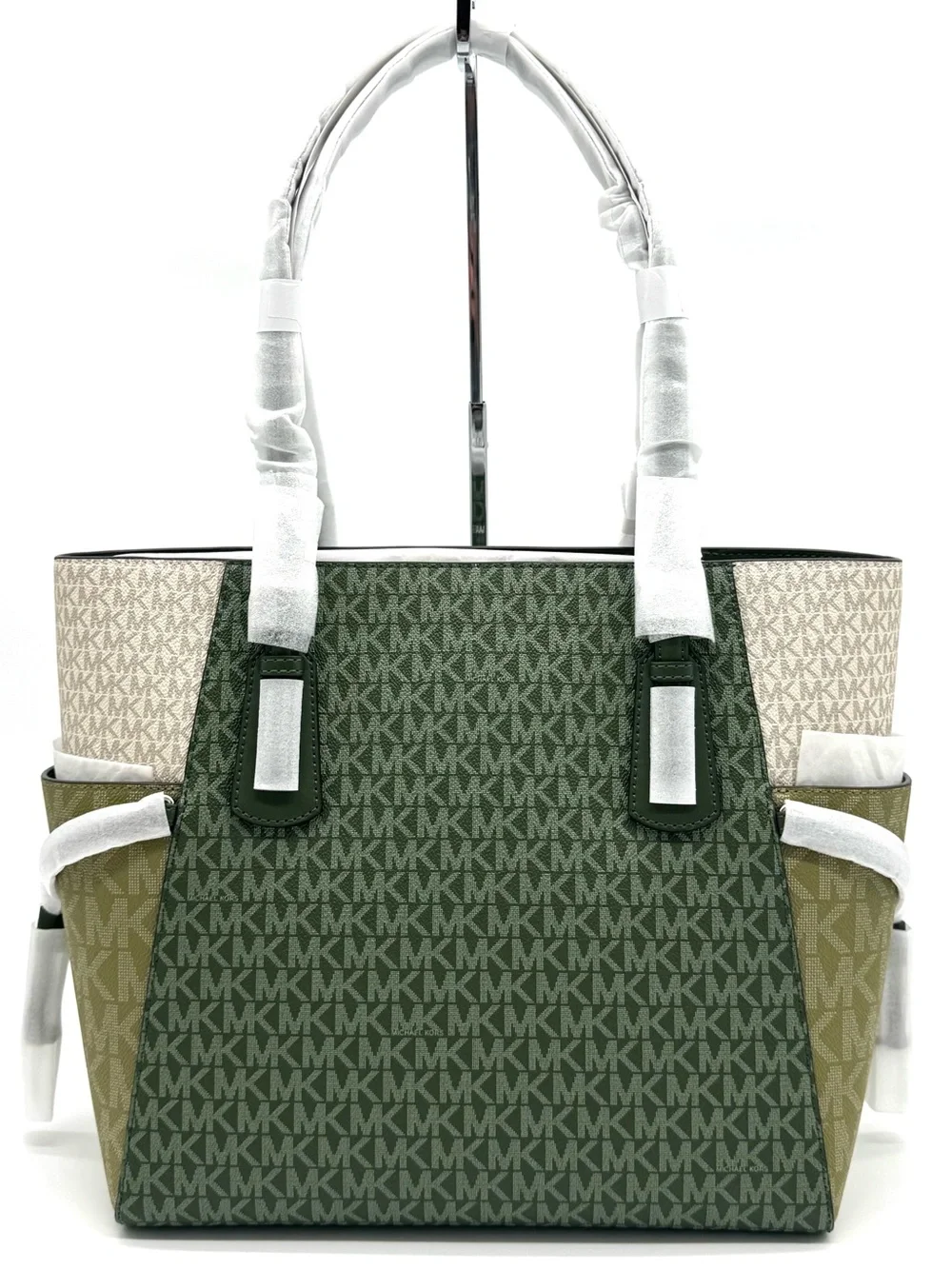 Michael Kors Voyager Large Color-Block Signature Logo Tote Bag - Amazon Green
